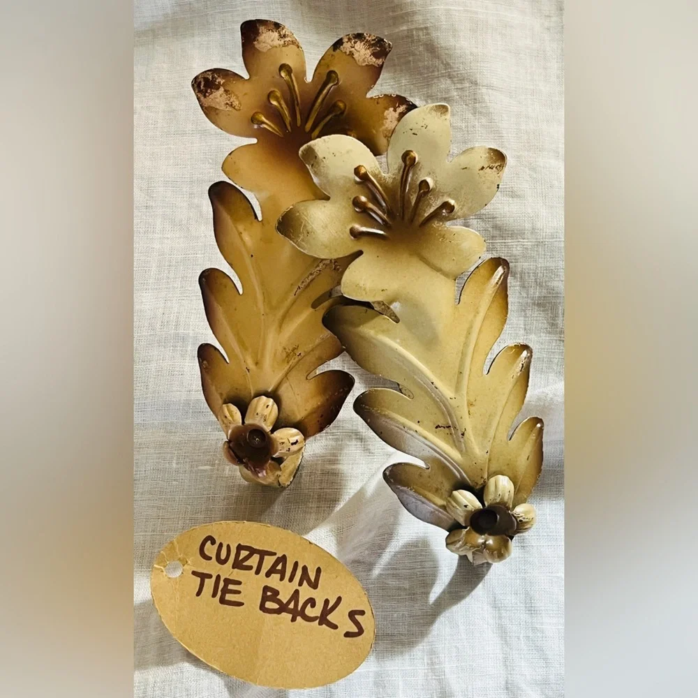 VTG Metal Floral Curtain Tiebacks Holdbacks - Pair Hollywood Regency Toleware